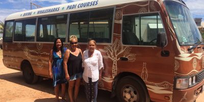 Dive Ningaloo - Karen with her sister and mum next to aboriginal artwork on our bus